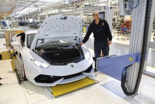 Illustration for article titled El minucioso proceso de construir un Lamborghini, foto a foto